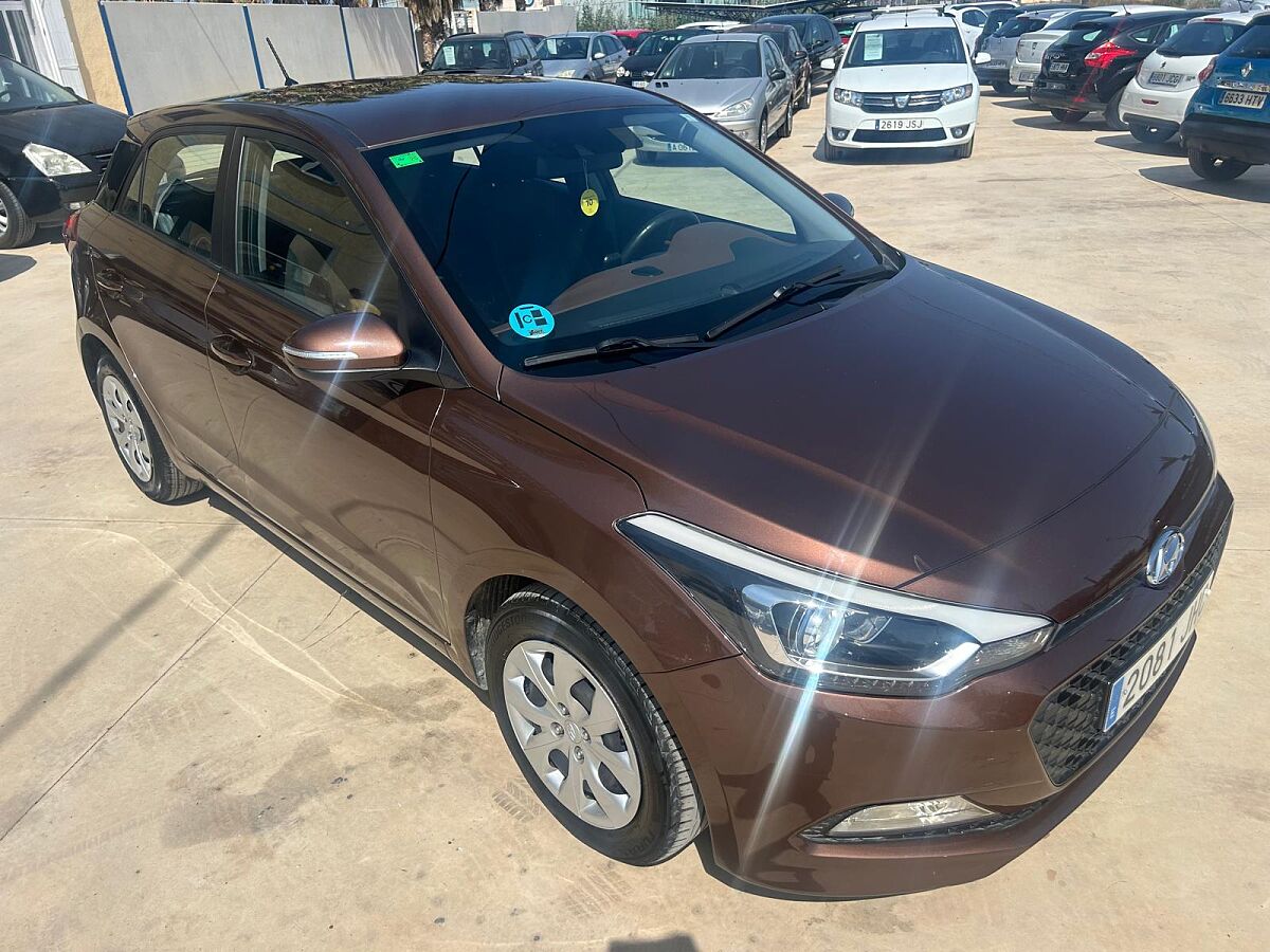 HYUNDAI I20 COMFORT 1.4 AUTO SPANISH LHD IN SPAIN 111000 MILES SUPER 2015